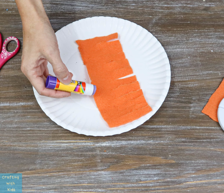 DIY Toilet Paper Roll Spiders; Easy Halloween Craft for Kids