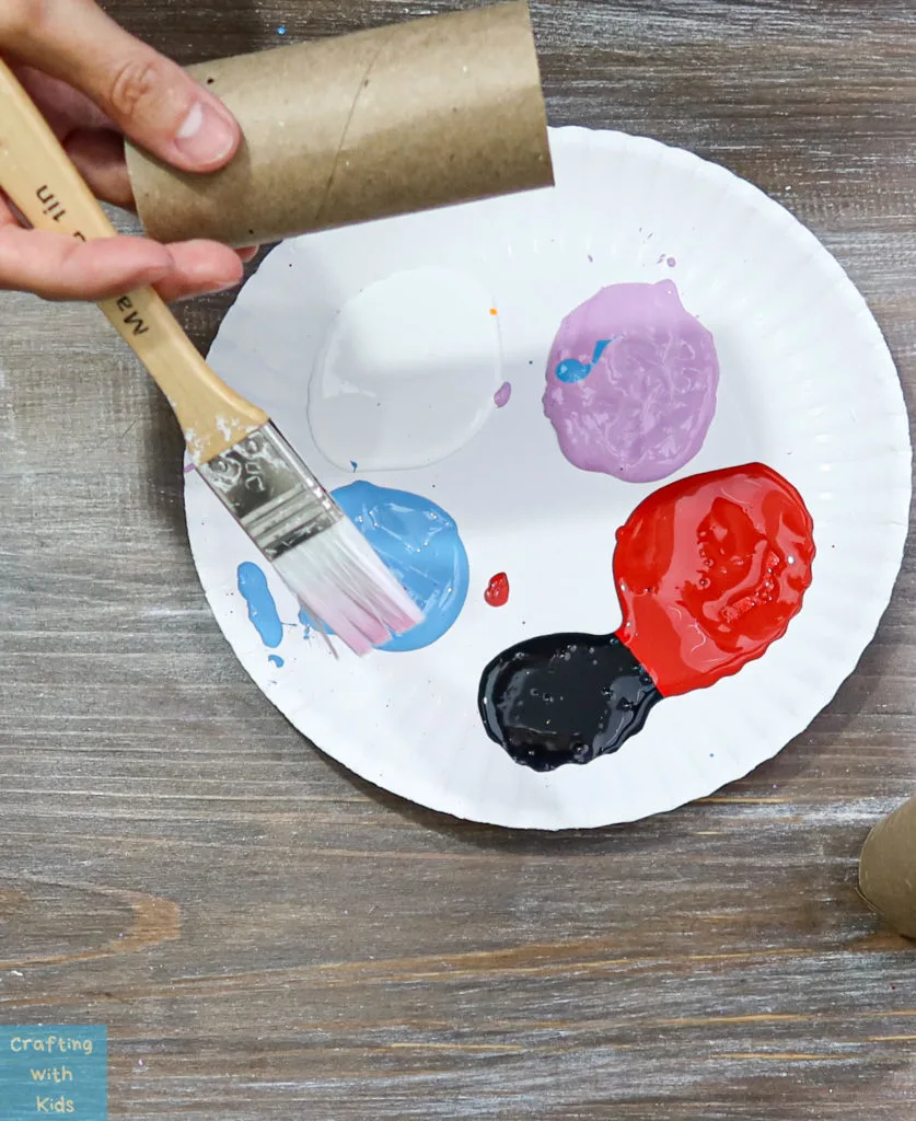 painting toilet paper tubes