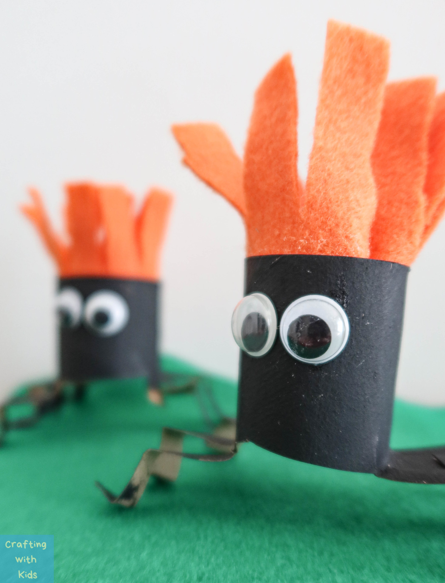 DIY Toilet Paper Roll Spiders; Easy Halloween Craft for Kids