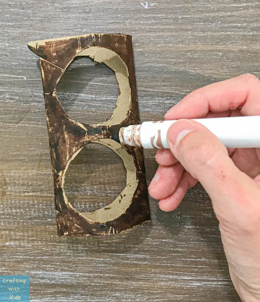 coloring the toilet paper binoculars