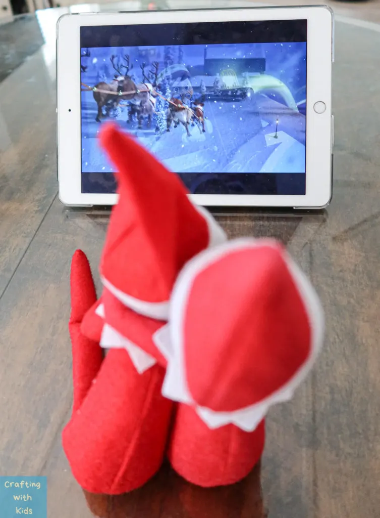 two elf on the shelf's watching a movie