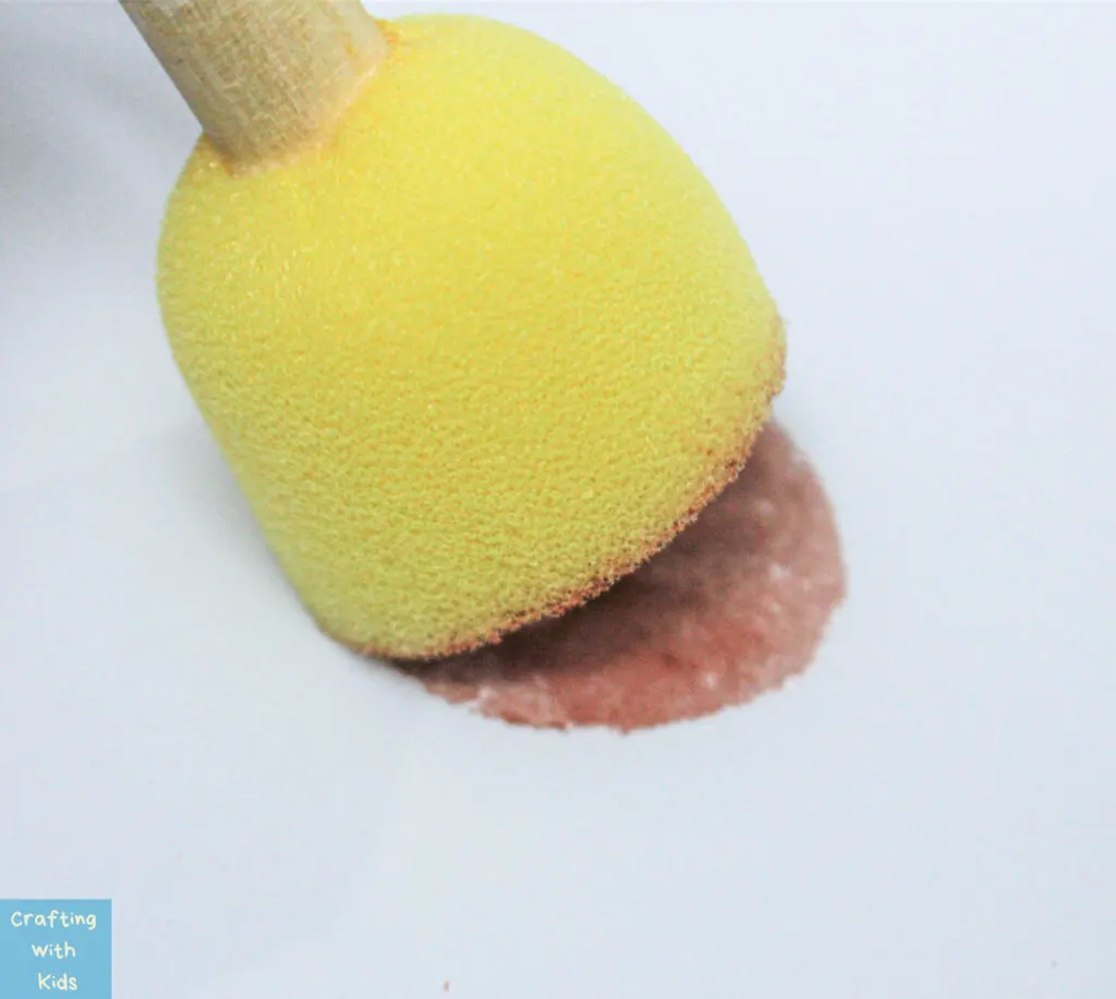 using a sponge to create Thanksgiving art