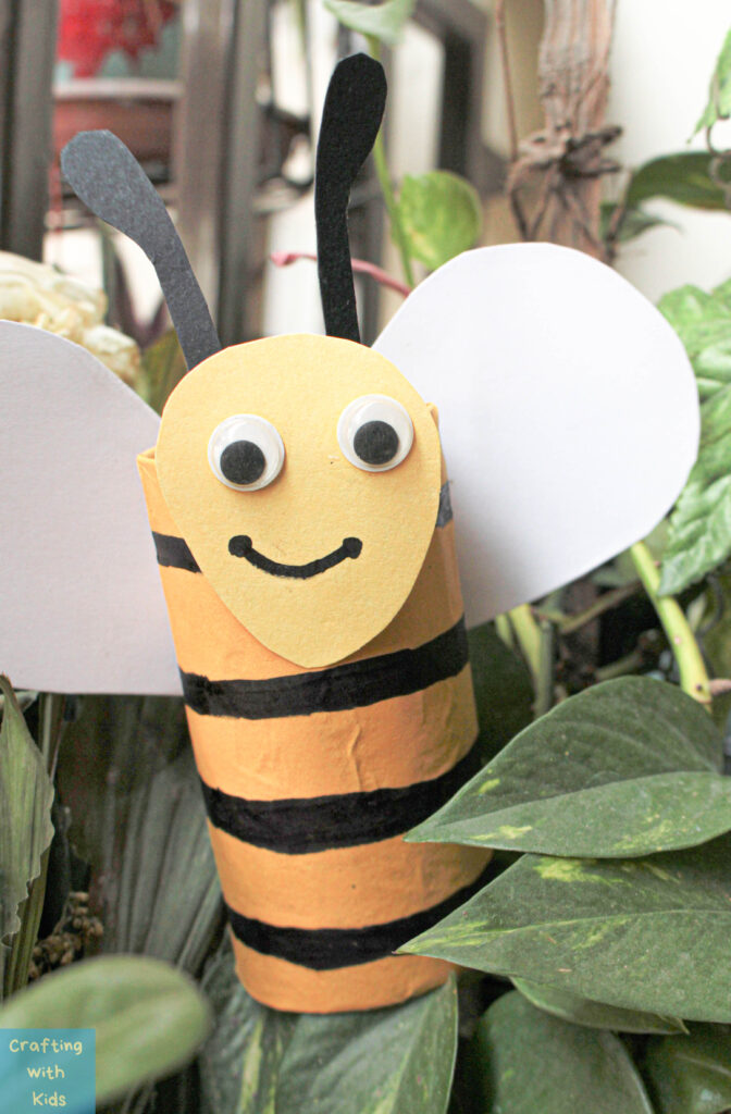 Bee craft from toilet paper roll tube