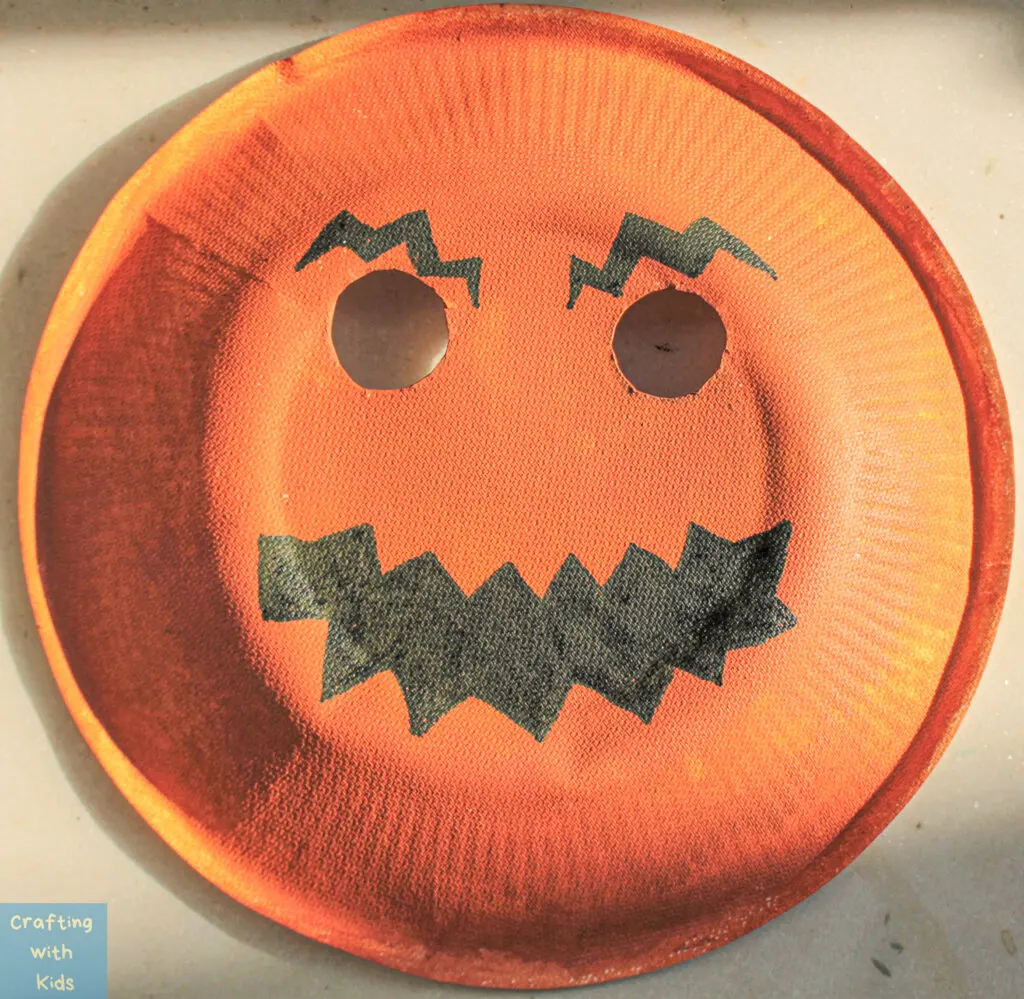 paper plate pumpkin face