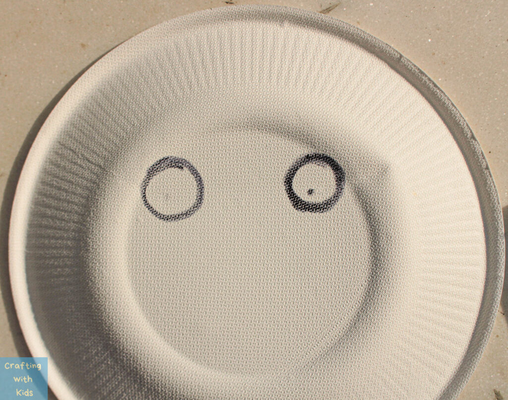 drawing eyes for paper plate pumpkin