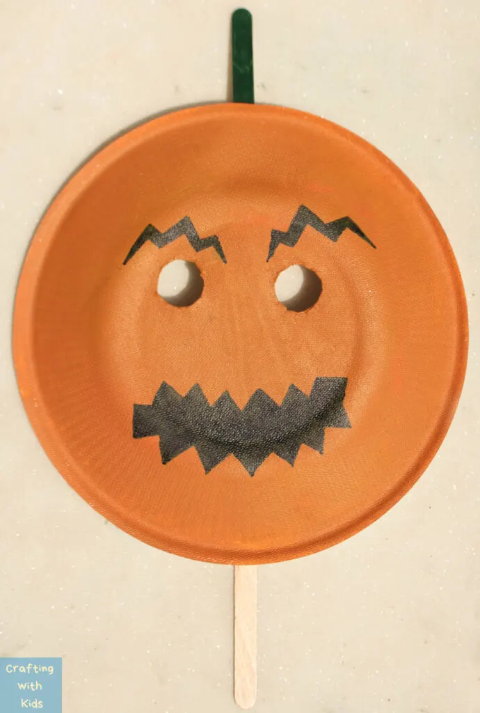 paper plate pumpkin mask